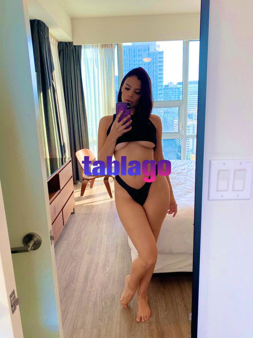 Linda mulher disponível para realizar suas fantasias. o mais louco