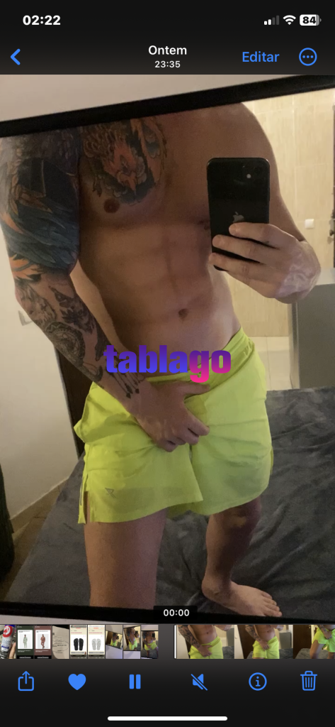 Pedro loiro tatuado