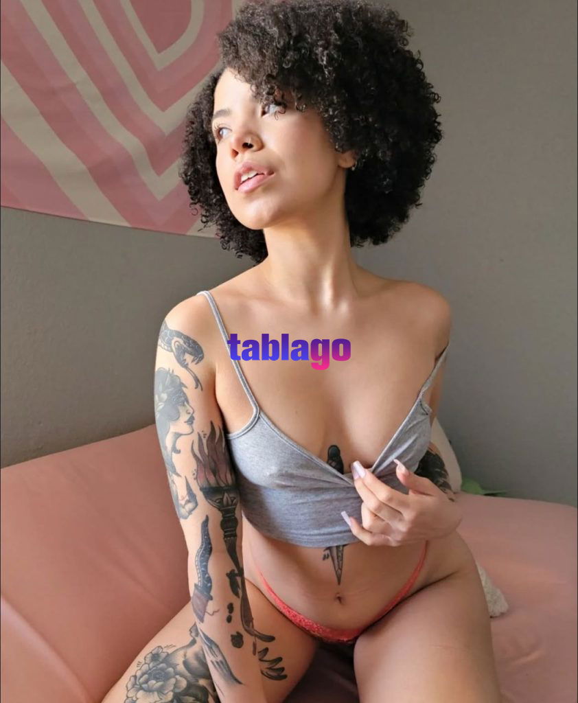 jovem e doce rapariga disponível para si
