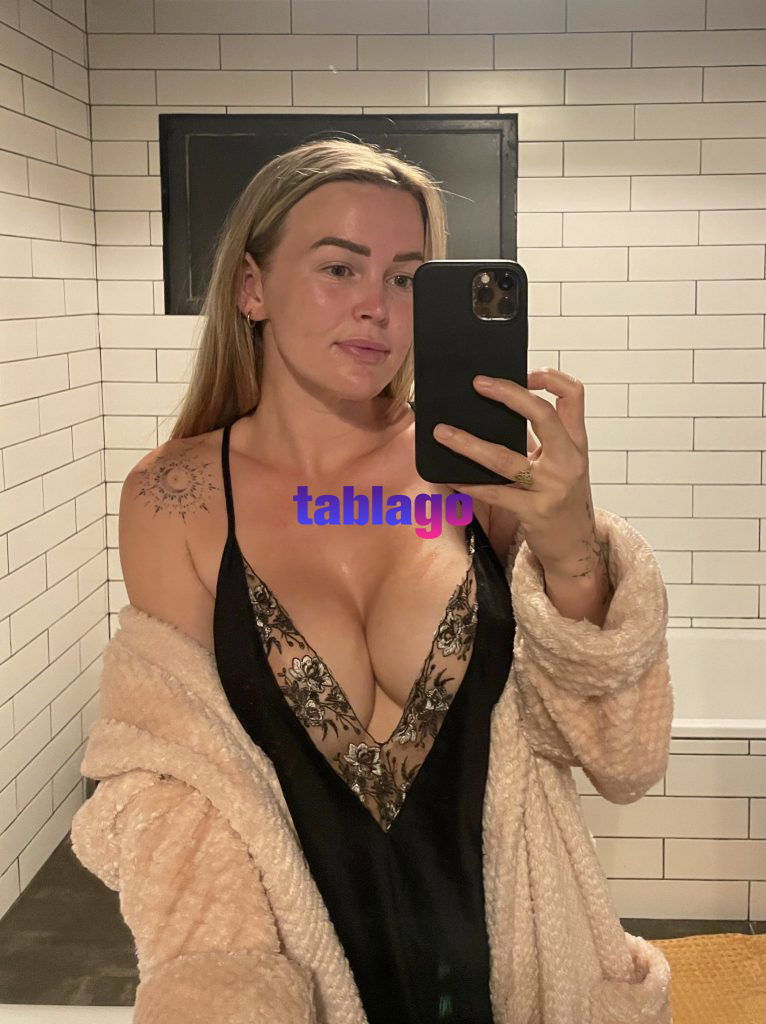 Estou disponível 24 horas por dia para satisfazê-lo sexualmente e também para massagens eróticas relaxantes.