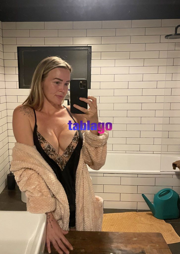 Estou disponível 24 horas por dia para satisfazê-lo sexualmente e também para massagens eróticas relaxantes.