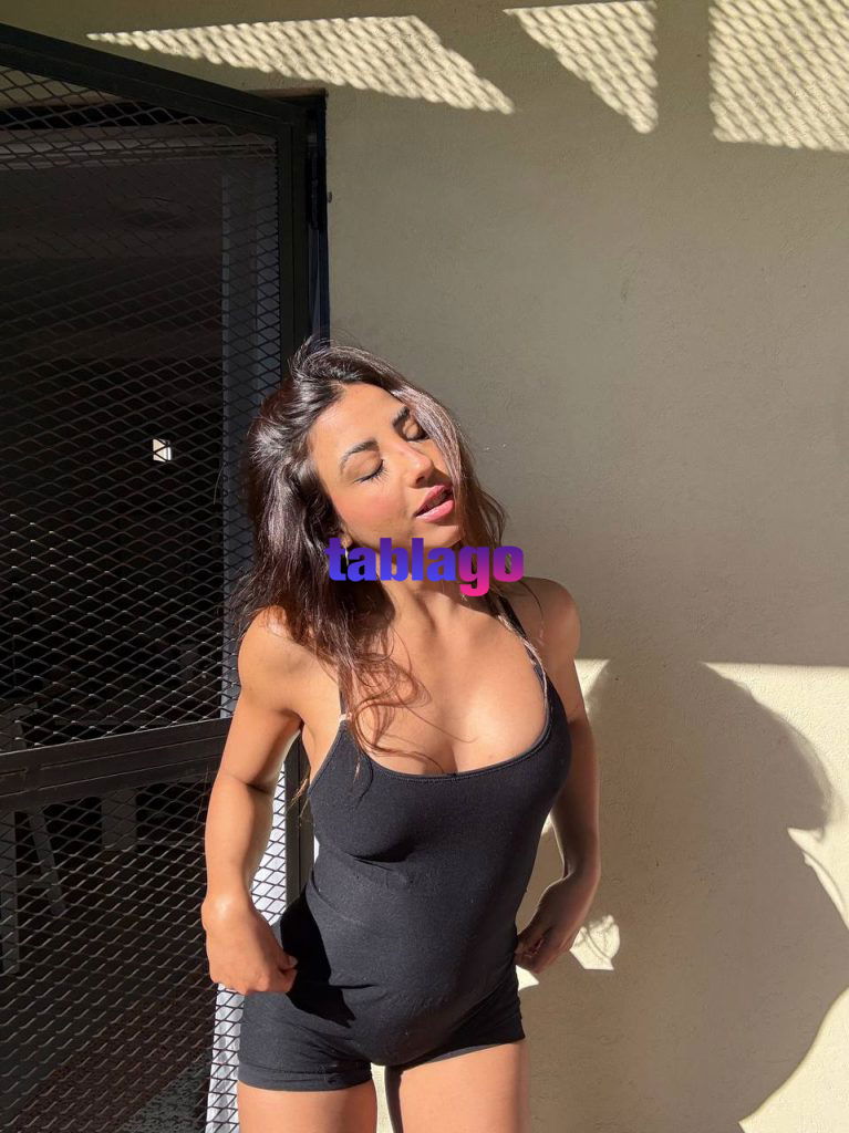 Jolie jeune femme préparée et confiante.