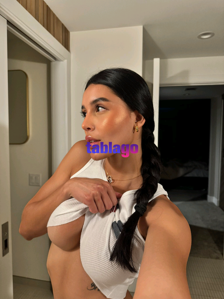 Garota de acompanhante independente disponível para sua satisfação sexual e massagem paga