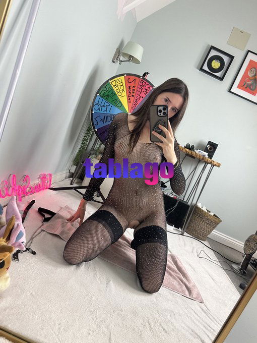 Estou disponível para encontros safados e divertidos.