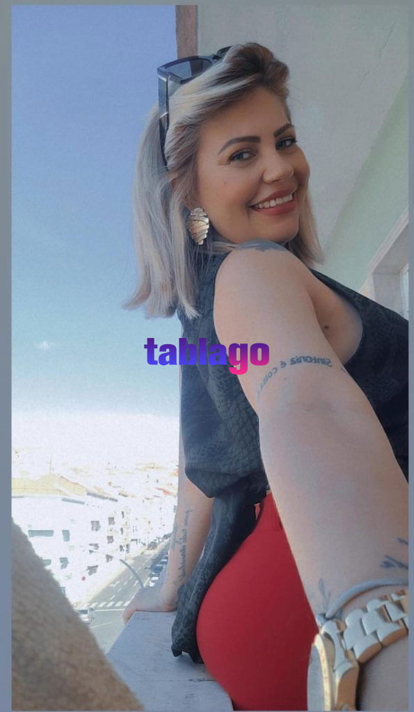Caroline fotos reais sem enganos vem conhecer me envolvente desinibida
