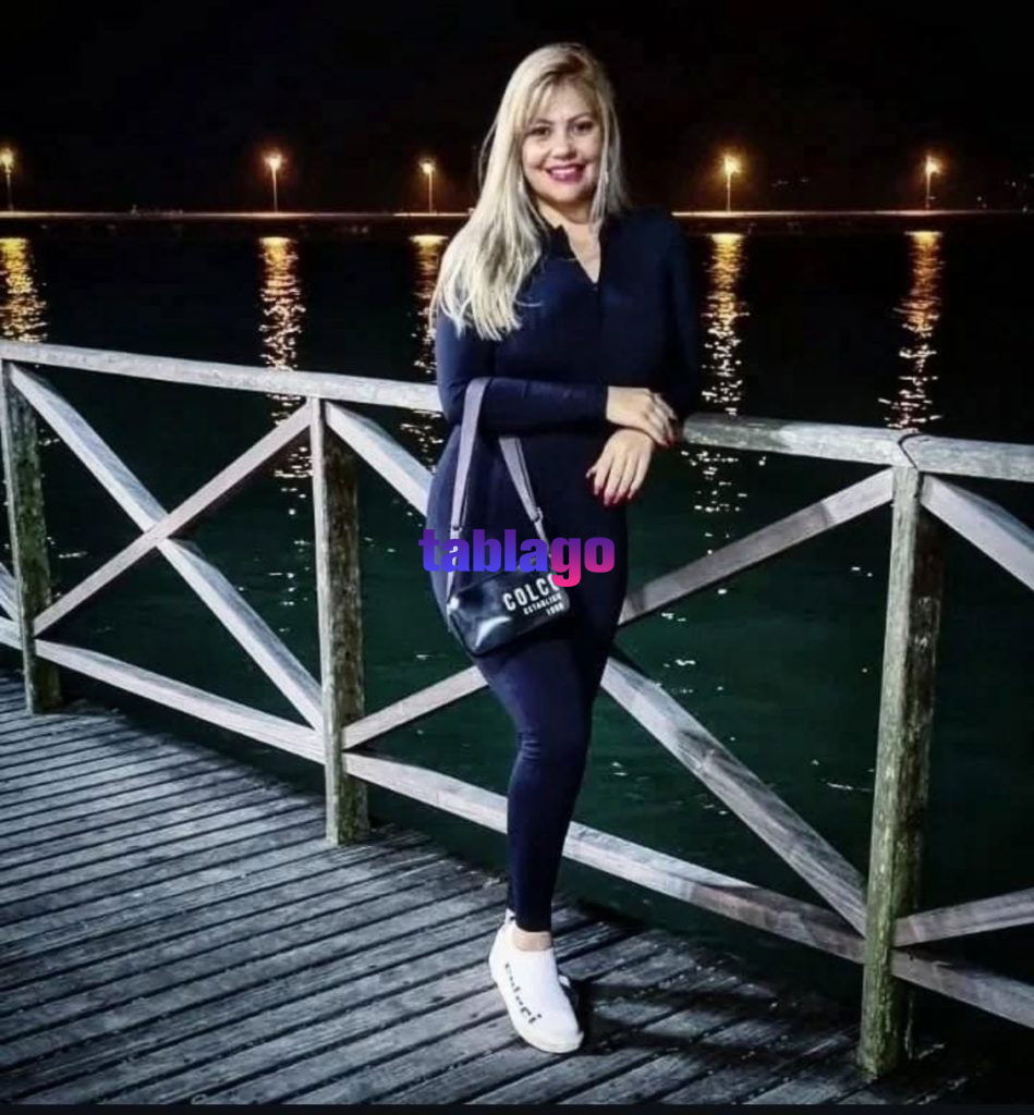 Caroline fotos reais sem enganos vem conhecer me envolvente desinibida