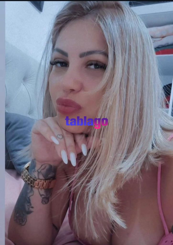 Caroline fotos reais sem enganos vem conhecer me envolvente desinibida