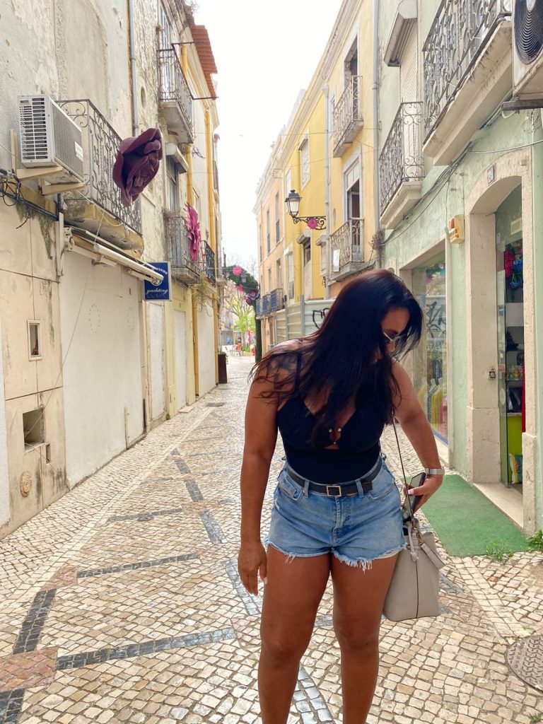 Debora lindissima envolvente morena gira elegante meiga . Massamá